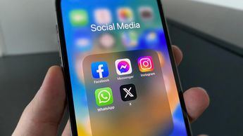 La paradoja de la Generación Z, se informa en redes sociales aunque desconfía de ellas