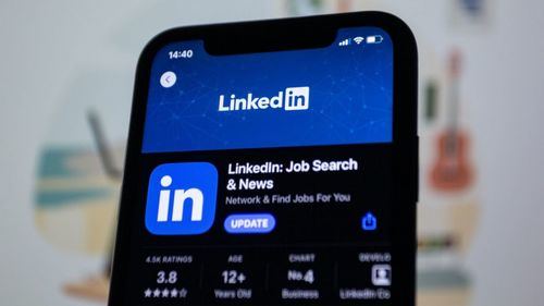 LinkedIn endurece su lucha contra la ‘basura de IA’: su botón de reportes supera el millón de clics