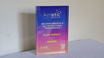 AMETIC reconoce la trayectoria de Pilar Bernat por su labor en el periodismo tecnológico