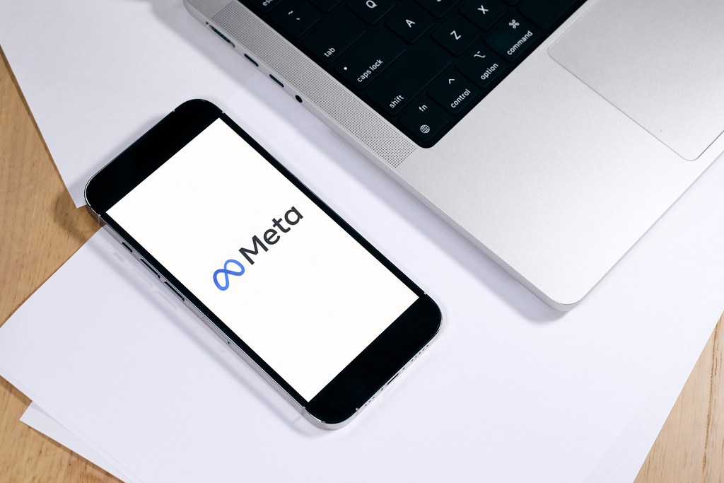 Meta cambia sus políticas de IA tras permitir que sus chatbots usaran lenguaje romántico con menores