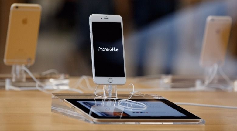 Las ventas del iPhone se desploman por primera vez en su historia