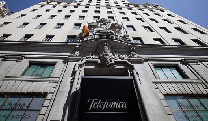 Telefónica se interesa por el negocio de la banca móvil en España