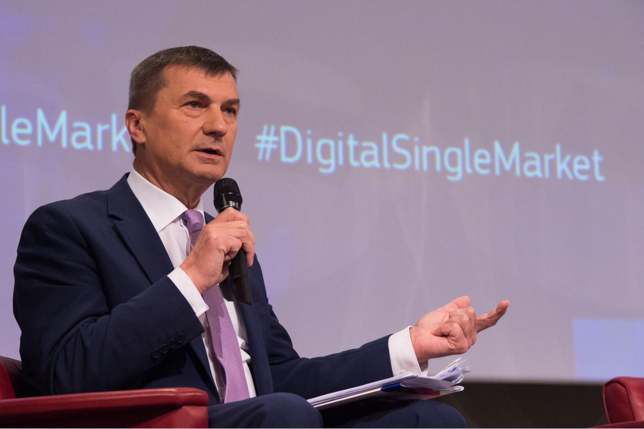 Andrus Ansip quiere consenso sobre el tema del roaming