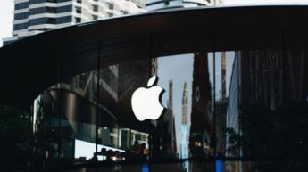Apple negocia la integración de la IA de Google y OpenAI en iOS 18
