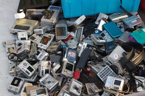 Basura electrónica: las consecuencias de consumir tecnología sin control