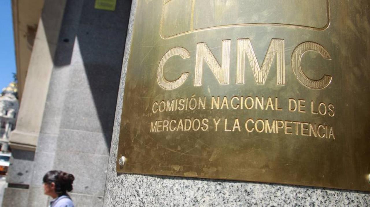 La CNMC inicia expedientes sancionadores a siete operadores por la línea 902