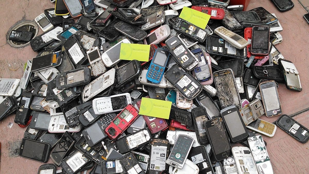 Cada año se tiran más de 151 millones de teléfonos