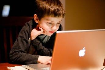 Los diez mandamientos para que los menores estén protegidos en Internet