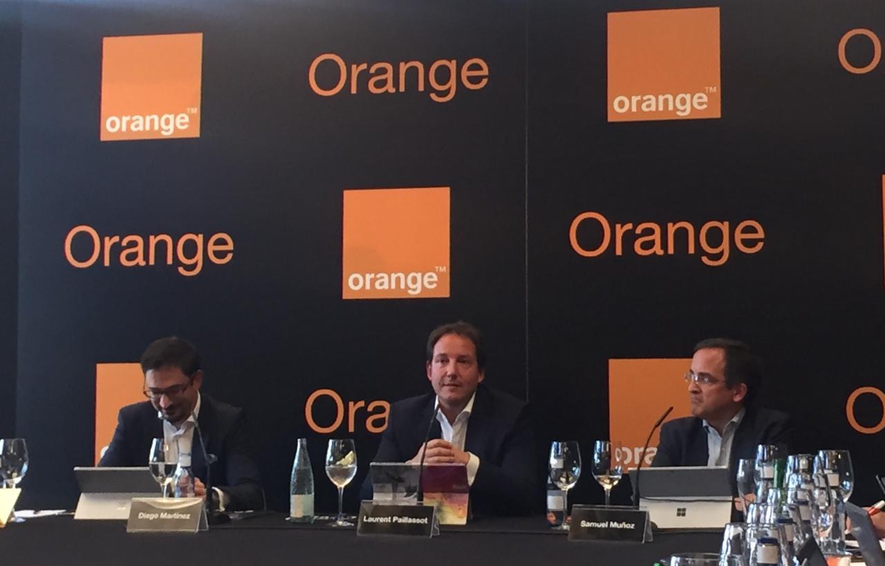Diego Martínez, director general de Finanzas, Laurent Paillassot, Consejero Delegado de Orange España y Samuel Muñoz, director general de Marketing durante la presentación de resultados de Orange España para 2018.