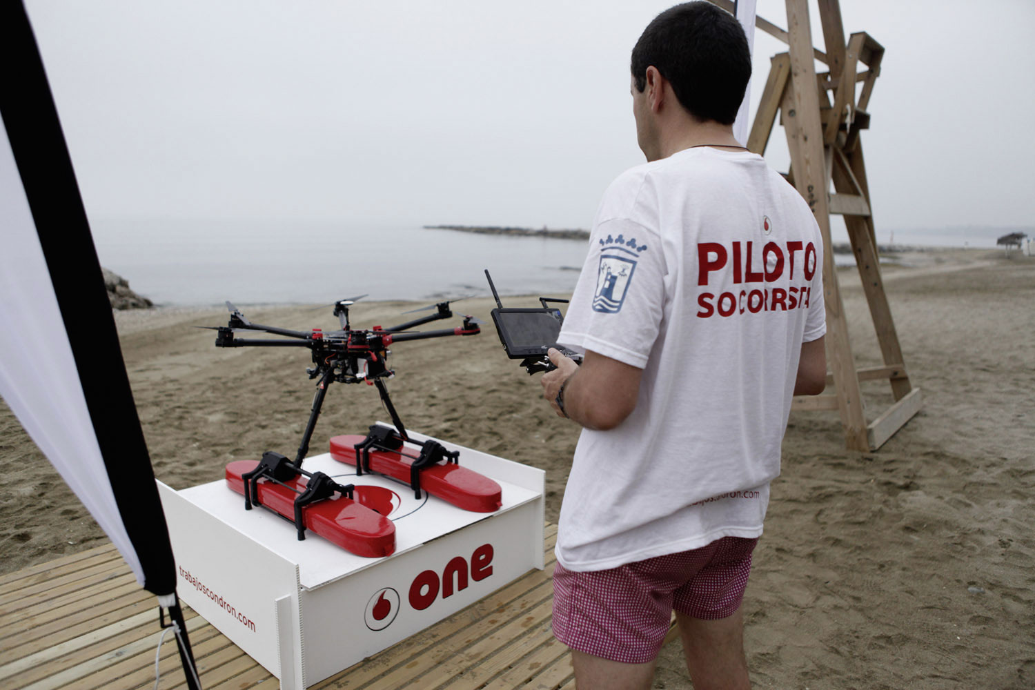 Vodafone pone en marcha la iniciativa pionera de drones socorristas en playas españolas
