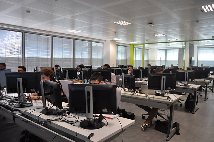 Interior del nuevo centro de ciberseguridad de Deloitte