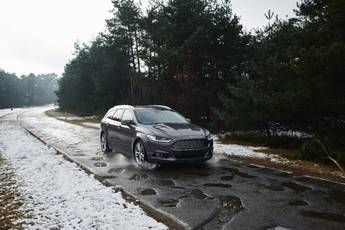 Ford desarrolla tecnologi&#769;a que envi&#769;a alertas de baches