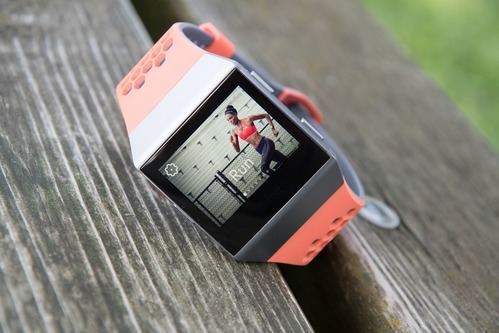 Por qué Fitbit se mete en el mercado de los relojes inteligentes