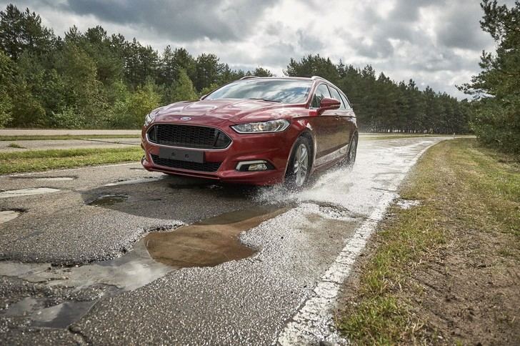 Ford idea un innovador sistema de detección de baches