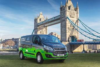 Londres prueba furgonetas híbridas enchufables a favor del aire limpio