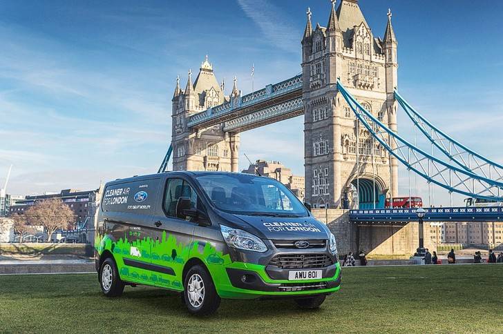 Londres prueba furgonetas híbridas enchufables a favor del aire limpio