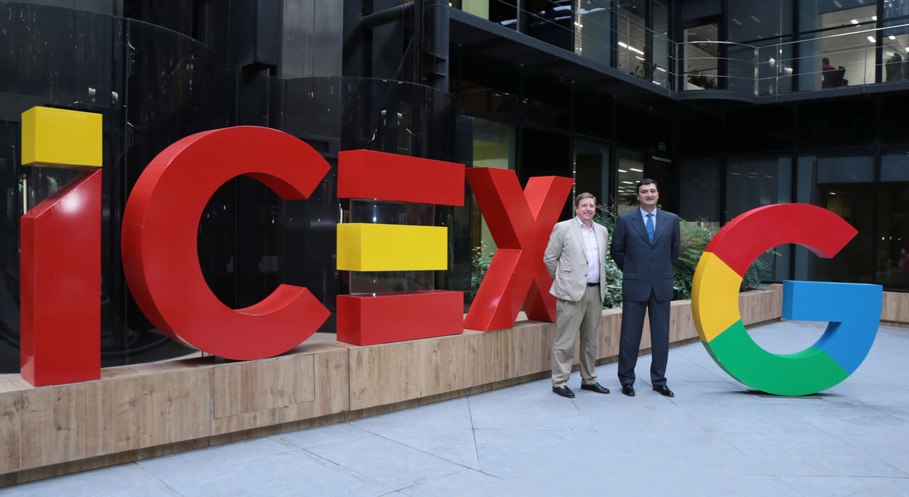 Francisco Ruiz Antón, director de Políticas y Asuntos Públicos de Google; y Francisco Javier Garzón, consejero delegado de ICEX.