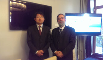Walter Ji, CEO de Huawei España, y Félix Pérez, director de ETSIT de la UPM.