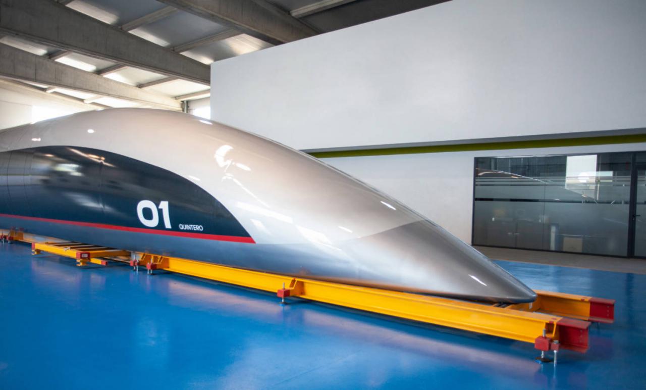 Hyperloop desvela Quintero One, su primera cápsula para pasajeros a tamaño real
 