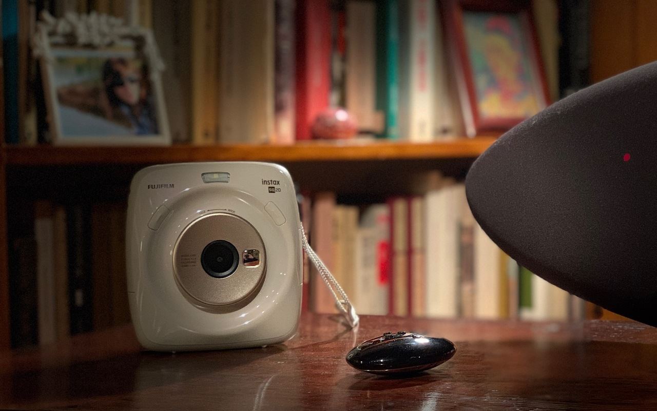 La Instax SQ 20, una cámara híbrida divertida para jóvenes