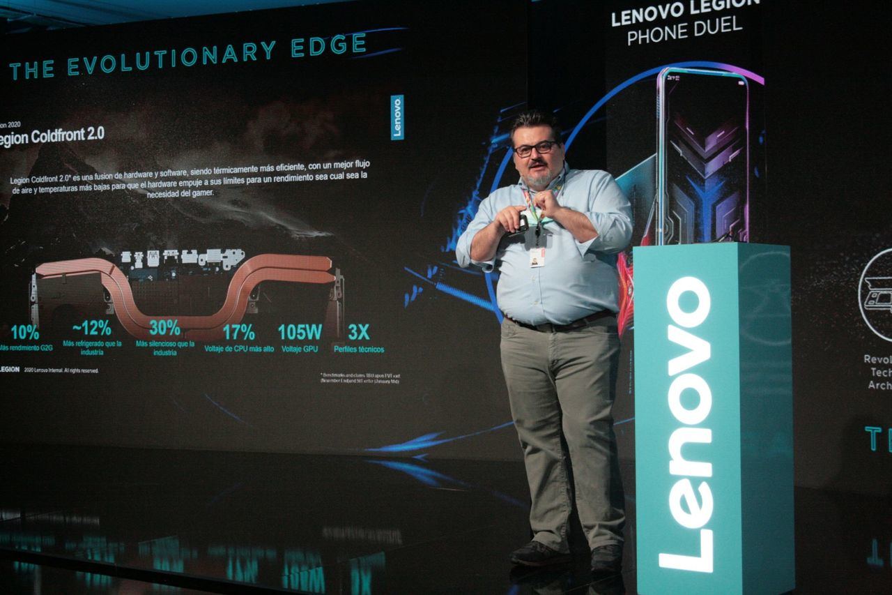 Lenovo se renueva y presenta Phone Duel, un smartphone para gamers