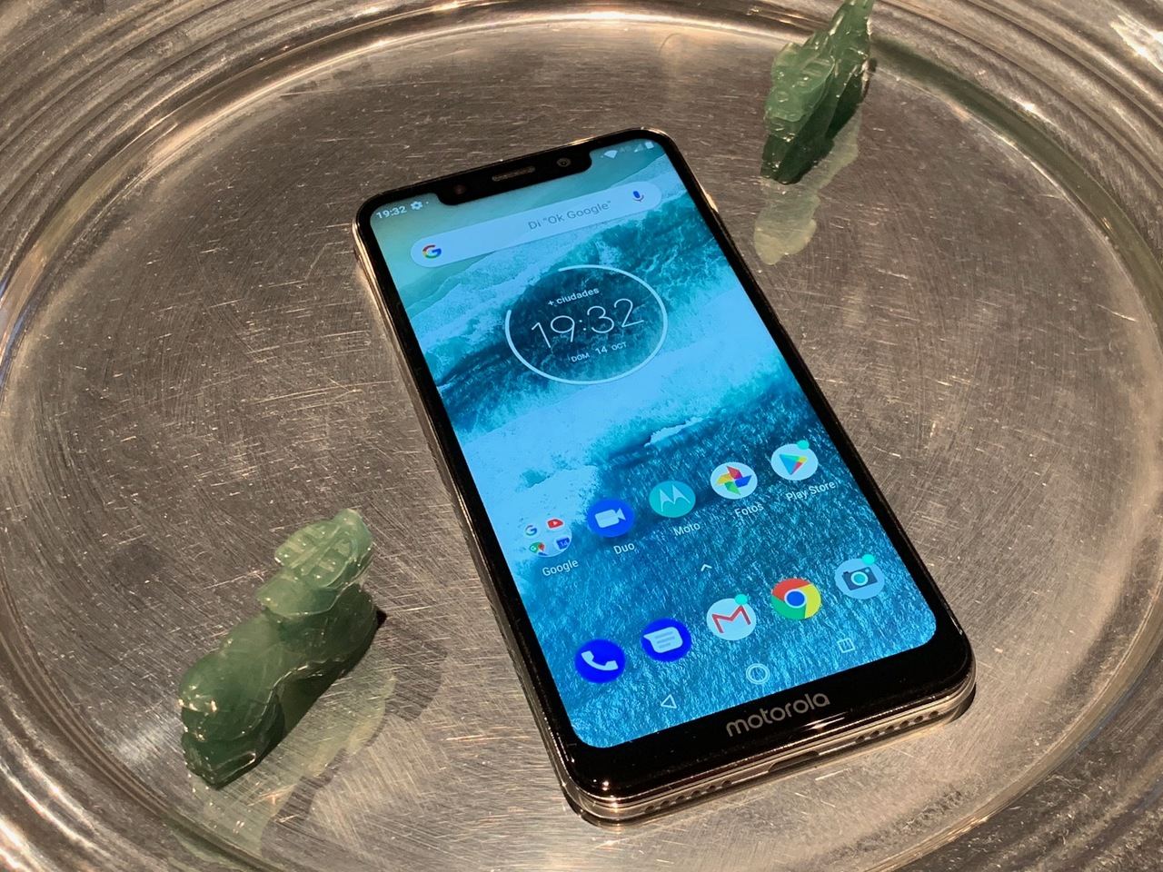 Motorola One, diseño con aspiraciones para un gama media