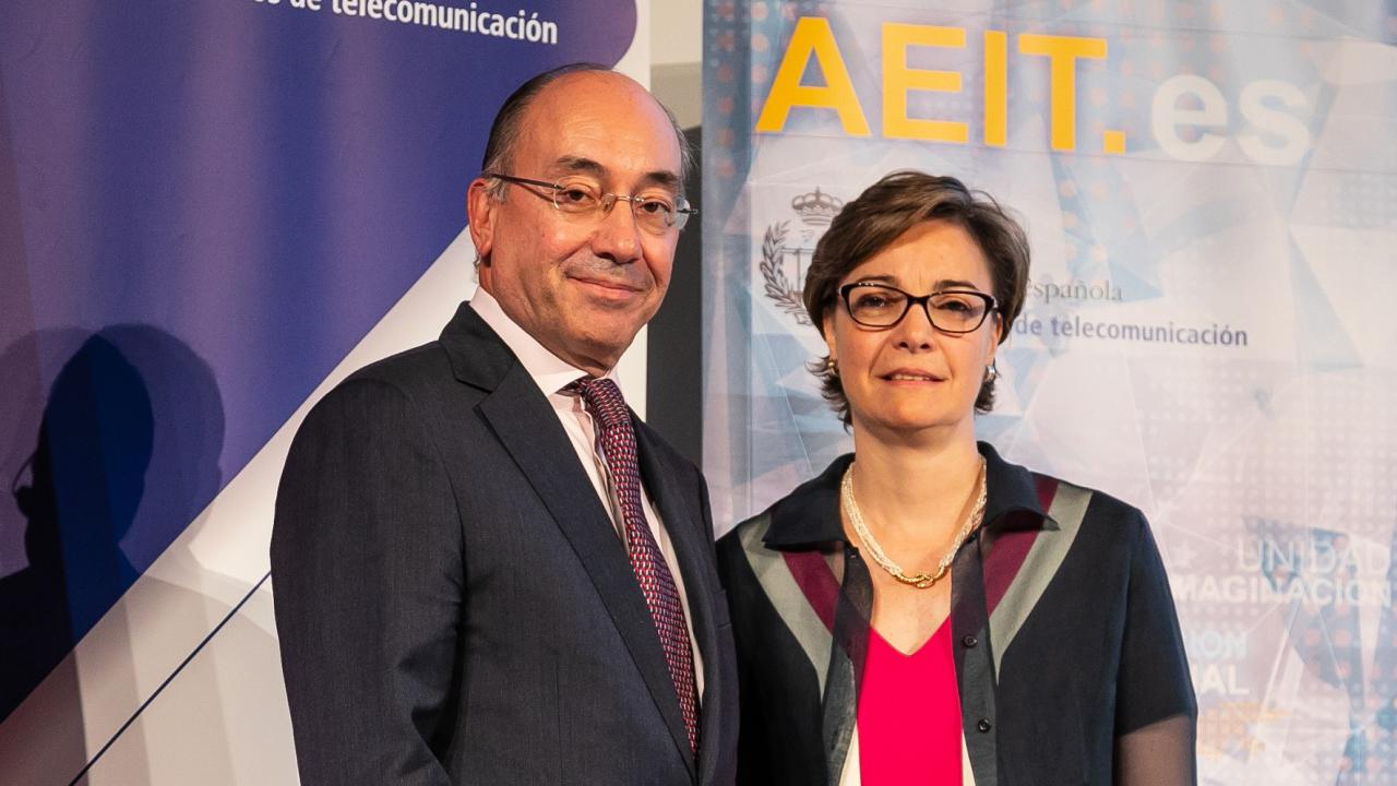 Ignacio Villaseca y Marta Balenciaga, decana-presidente del COIT y presidenta de la AEIT