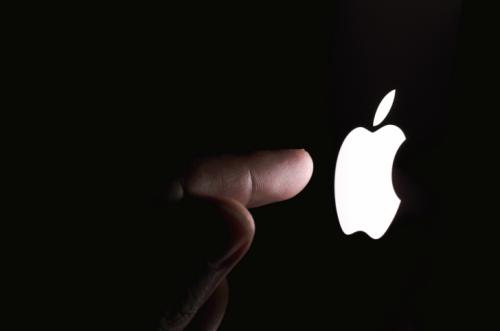 Apple acuerda pagar 490 millones de dólares para resolver una demanda por unos omentarios de Tim Cook sobre China