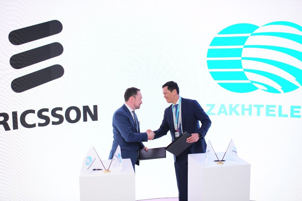 Aydin Abzhanbekov, vicepresidente y director general de Ericsson en Kazajstán y Nurlam Meyrmanov, Director General de Innovaciones de JSC Kazakhtelecom