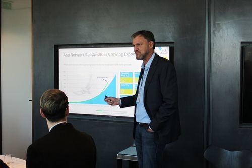 Kevin Deierling, vicepresidente de marketing de Mellanox, durante el evento en Londres