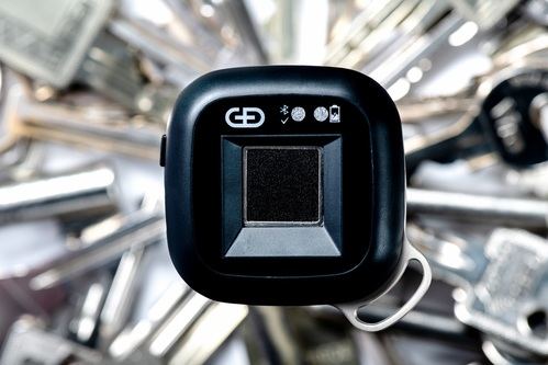 G+D presenta un dispositivo de seguridad con biometría