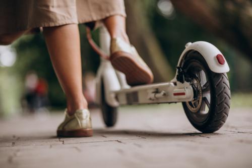 La DGT presenta la nueva normativa para patinetes eléctricos en España