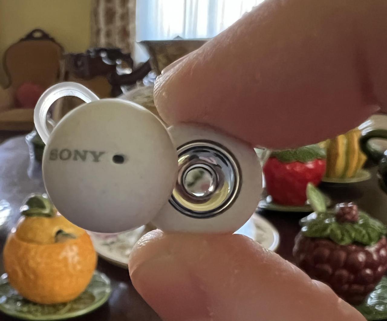 La principal novedad de los LinkBuds de Sony es que el diafragma está construido con forma de anillo: deja el centro abierto para que pase el sonido del exterior.