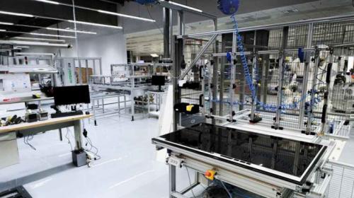 Loewe inaugura su propia línea de producción de paneles OLED en Europa