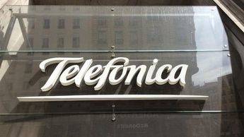 Telefónica vende Telxius a KKR para paliar deuda