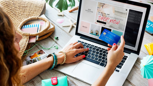 Los ingresos del comercio online crecen un 12% en España