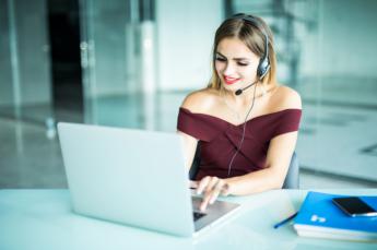 Los servicios de atención al cliente por teléfono o email están ganando terreno
 