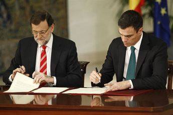 Mariano Rajoy y Pedro Sánchez firman el pacto antiyihadista en 2015