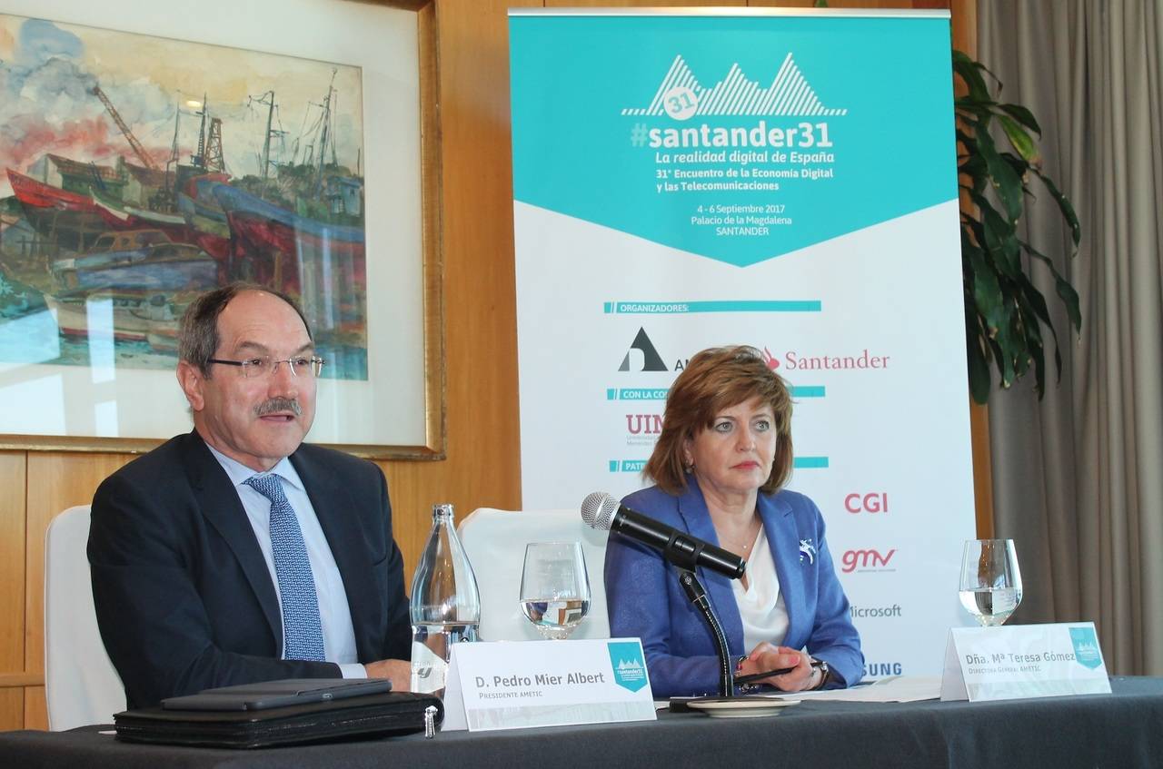 Pedro Mier y María Teresa Pérez Condado. Presidente y Directora de AMETIC