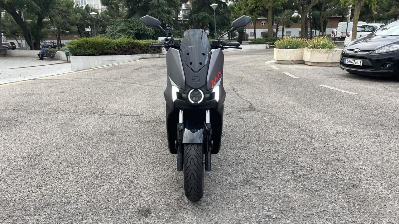 Prueba SEAT Mó 125, la e-scooter de Silence bajo el paraguas de SEAT