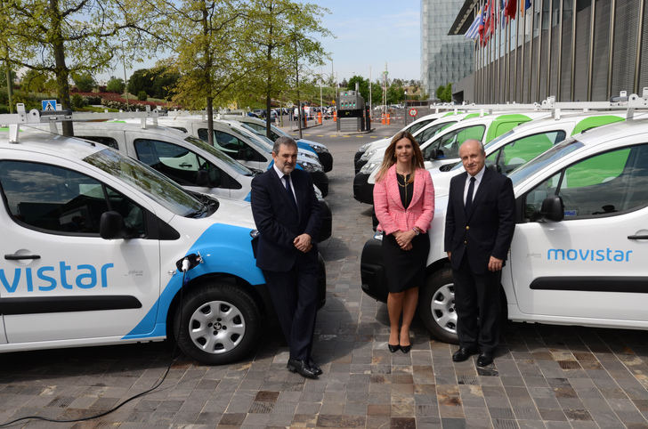 Luís Miguel Gil Pérez con los representantes de Alphabet y Peugeot