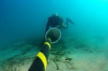 Telefónica une por cable de fibra óptica submarino EEUU y Ecuador