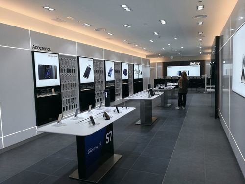 Phone House inaugura dos nuevas tiendas exclusivas Samsung