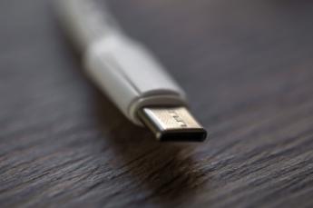 La Unión Europea sigue trabajando para convertir el USB-C en el cargador estándar para todos los dispositivos electrónicos