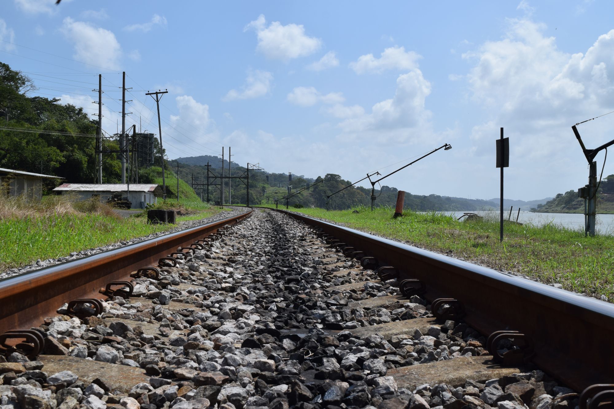 Los drones ya vigilan las vías del tren