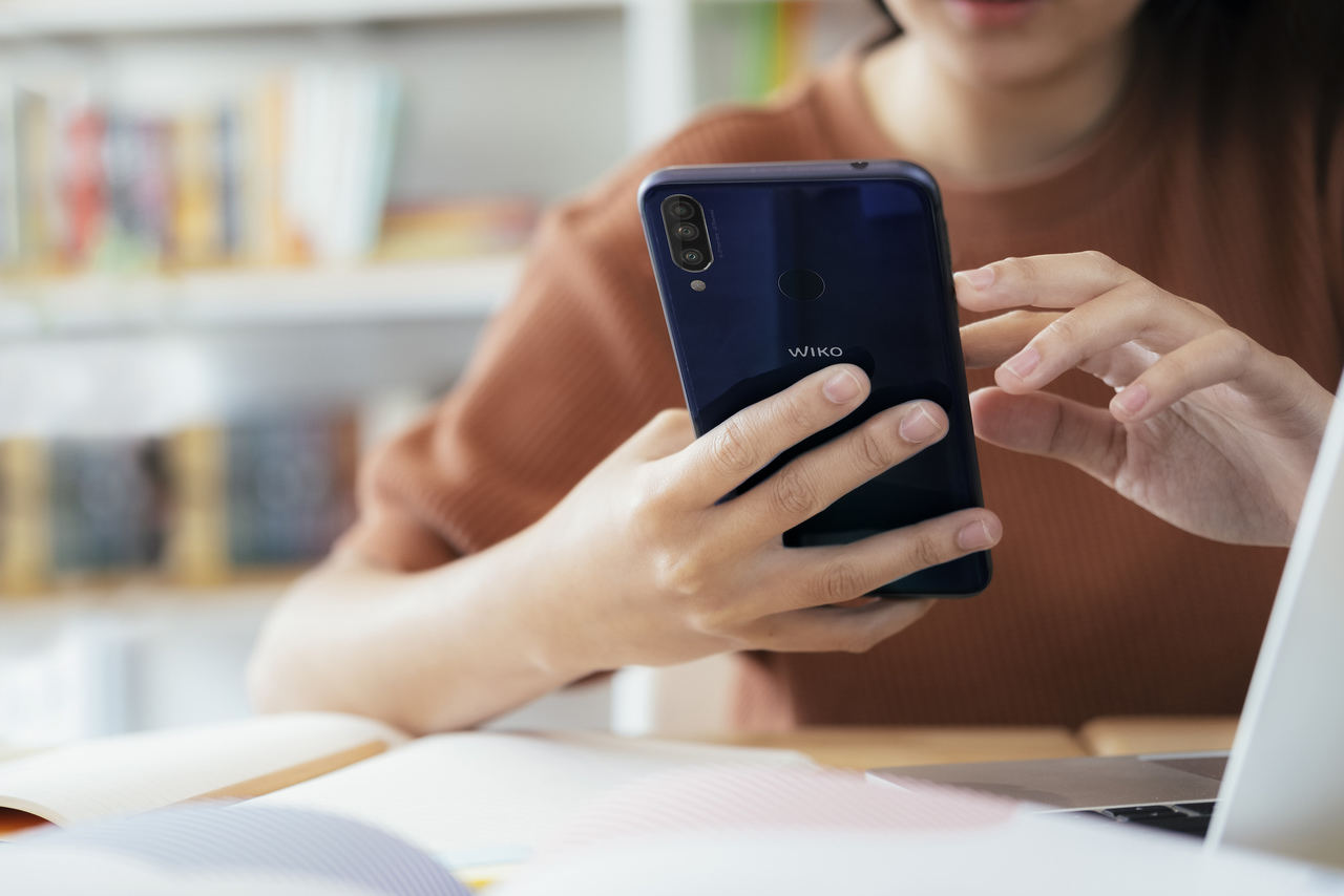 El 93,21% de los jóvenes españoles utilizan el móvil en clases, según un estudio de Wiko