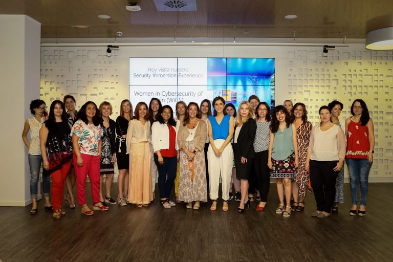 Microsoft acoge la primera reunión de Women in Cybersecurity of Spain
 
