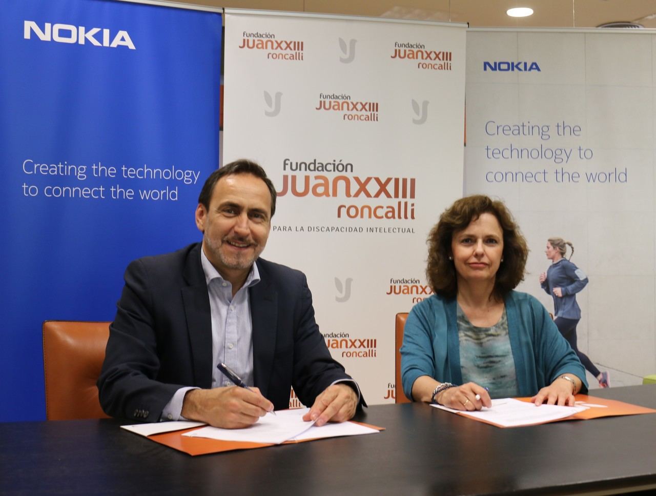 Javier Arroyo de la Fundación Juan XXIII Roncalli y Yolanda Carrasco de Nokia