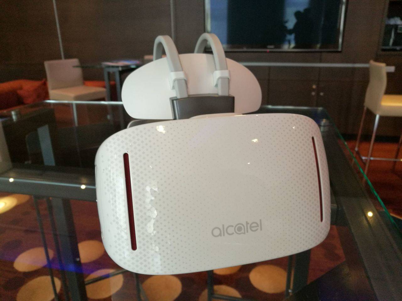 Alcatel se lanza a la realidad virtual con gafas Vision y cámaras 360