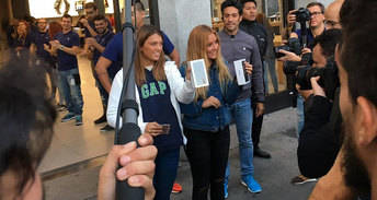 El iPhone 7 y 7 Plus llegan a España: colas y teléfonos agotados marcan la jornada